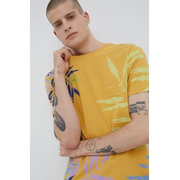 Medicine tricou din bumbac culoarea galben, cu imprimeu
