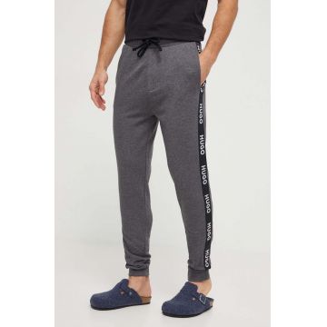 HUGO pantaloni lounge din bumbac culoarea gri, cu imprimeu