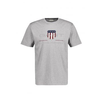 Tricou cu decolteu la baza gatului si imprimeu logo Archive Shield