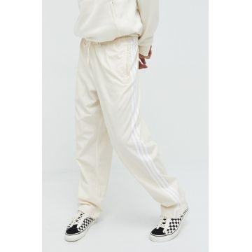 adidas Originals pantaloni de trening din bumbac barbati, culoarea bej, cu imprimeu