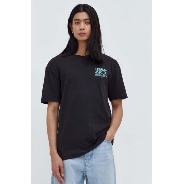 Tommy Jeans tricou din bumbac barbati, culoarea negru, cu imprimeu