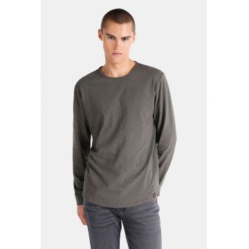 Bluza cu decolteu la baza gatului