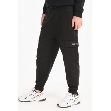 Pantaloni sport cargo cu talie ajustabila