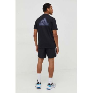 adidas tricou din bumbac bărbați, culoarea negru, cu imprimeu  IN6229