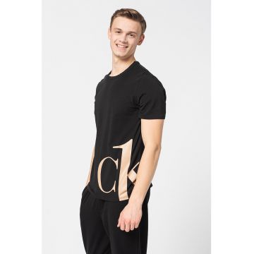 Tricou de casa cu imprimeu logo supradimensionat