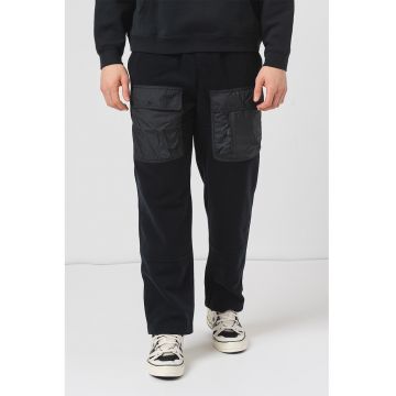 Pantaloni de trening cu buzunare cu clapa