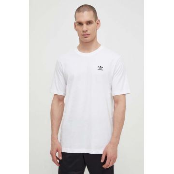 adidas Originals tricou din bumbac Essential Tee bărbați, culoarea alb, cu imprimeu, IR9691