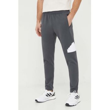 adidas pantaloni de trening culoarea verde, cu imprimeu IR9177