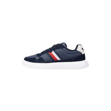 Pantofi sport de piele intoarsa si garnituri sintetice