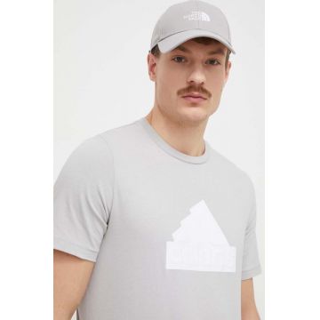adidas tricou din bumbac bărbați, culoarea gri, cu imprimeu  IY4283