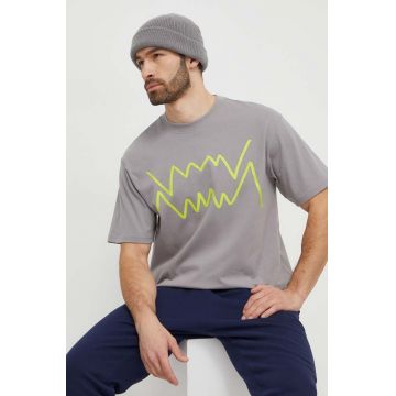 Puma tricou din bumbac bărbați, culoarea gri, cu imprimeu 673341