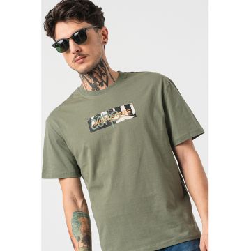Tricou cu decolteu la baza gatului si imprimeu logo