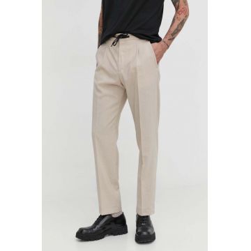 HUGO pantaloni barbati, culoarea bej, cu fason chinos