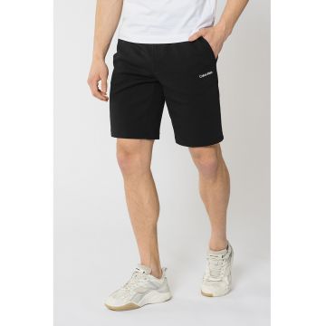 Pantaloni scurti din amestec de bumbac organic cu buzunare pe piept