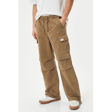 Pantaloni cargo cu snur in talie