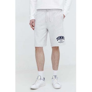 Tommy Jeans pantaloni scurti din bumbac culoarea gri