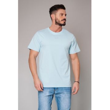 Tricou cu decolteu la baza gatului