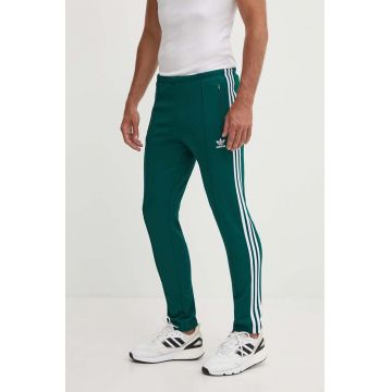 adidas Originals pantaloni de trening culoarea verde, cu imprimeu IP0419