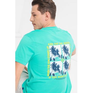 Tricou cu decolteu la baza gatului si imprimeu grafic