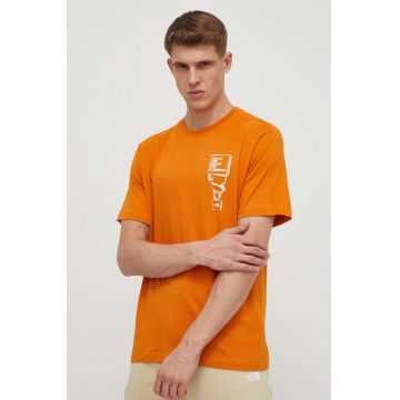The North Face tricou din bumbac barbati, culoarea portocaliu, cu imprimeu, NF0A87FFPCO1