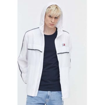 Tommy Jeans geaca barbati, culoarea alb, de tranzitie