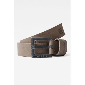 Curea de piele cu o catarama patrata