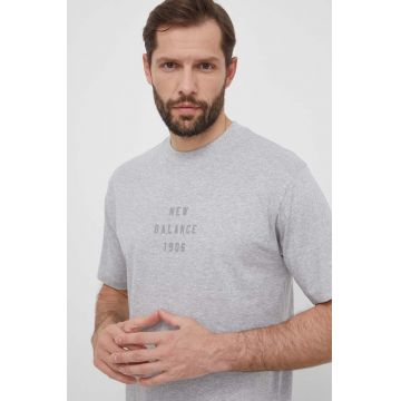 New Balance tricou din bumbac barbati, culoarea gri, cu imprimeu, MT41519AG