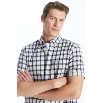 Camasa cu model in carouri si buzunar pe piept