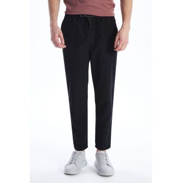 Pantaloni jogger cu talie ajustabila