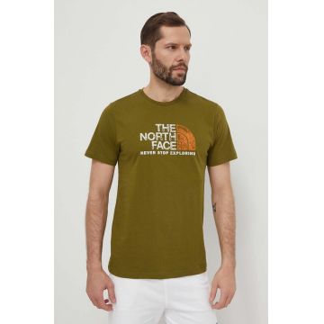 The North Face tricou din bumbac barbati, culoarea verde, cu imprimeu, NF0A87NWPIB1