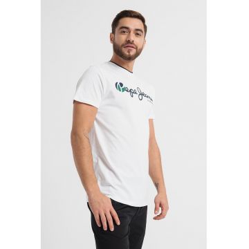 Tricou cu decolteu la baza gatului si imprimeu logo contrastant Truman