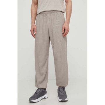 Under Armour pantaloni de trening culoarea bej, neted