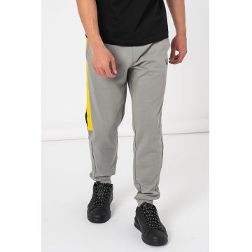 Pantaloni de trening cu croiala dreapta si snur de ajustare in talie