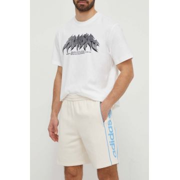 adidas Originals pantaloni scurti din bumbac culoarea bej, IU0200