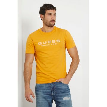 Tricou cu decolteu la baza gatului si imprimeu logo