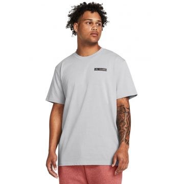 Tricou cu decolteu la baza gatului
