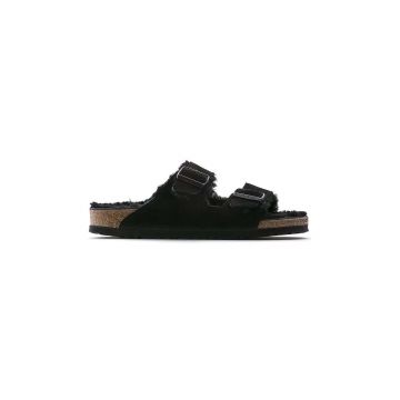 Birkenstock papuci din piele întoarsă Arizona Shearling bărbați, culoarea negru 752661.BLK-BLACK