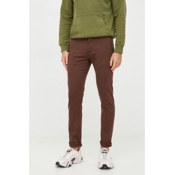 Pepe Jeans pantaloni barbati, culoarea maro, mulata