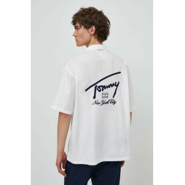 Tommy Jeans cămașă din bumbac bărbați, culoarea alb, relaxed, DM0DM19139