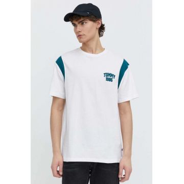 Tommy Jeans tricou din bumbac bărbați, culoarea alb, cu model, DM0DM18661