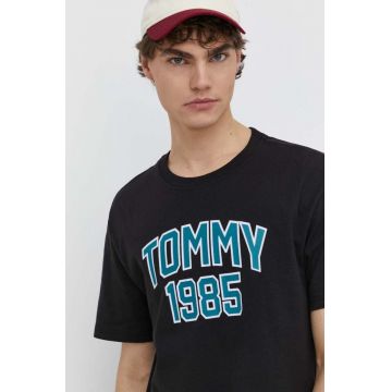 Tommy Jeans tricou din bumbac barbati, culoarea negru, cu imprimeu, DM0DM18559
