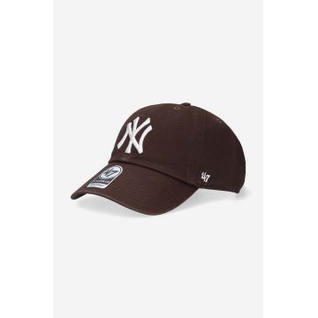 47brand șapcă MLB New York Yankees culoarea maro, cu imprimeu B-RGW17GWSNL-BW