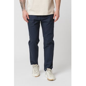 Pantaloni chino relaxed fit din amestec de in cu croiala conica Harlem