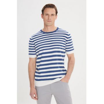 Tricou slim fit cu model in dungi