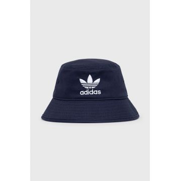 adidas Originals pălărie din bumbac culoarea albastru marin, bumbac HM1679.M-NINDIG