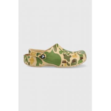 Crocs papuci Classic Printed Camo Clog barbati, culoarea verde