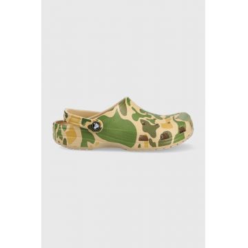 Crocs papuci Classic Printed Camo Clog bărbați, culoarea verde 206454