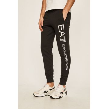 EA7 Emporio Armani Pantaloni bărbați, culoarea negru, cu imprimeu