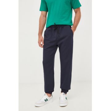 Sisley pantaloni de trening barbati, culoarea albastru marin, neted