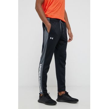 Under Armour pantaloni barbati, culoarea negru, cu imprimeu 1366213-001